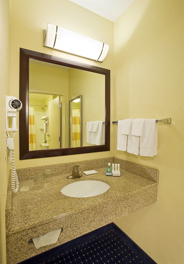 Springhill Suites Dulles Airport Стерлинг Экстерьер фото